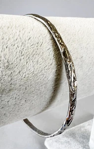 Vintage Sterling Bangle Bracelet - Thin Chased Floral Design - 8.0" 8.8g - Picture 1 of 3