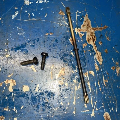 Eixo de transmissão da bomba de óleo de 1995 Ford Explorer 4.0 com parafusos da bomba de óleo - Imagem 1 de 4