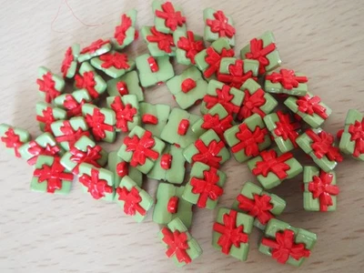 50 x Christmas Present Gifts Novelty Buttons Xmas 13mm Sewing Craft Knits U41 - Image 1 of 2