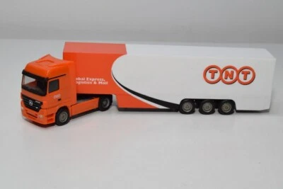 B54 1:87 HERPA MERCEDES-BENZ ACTROS TRUCK TRAILER TNT GLOBAL EXPRESS EXC. COND. - Immagine 1 di 4