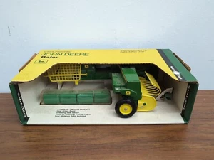 1/16 Ertl Farm Toy John Deere Square Baler - Picture 1 of 5