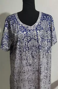 Camisa blanca y azul floral mediana para mujer ideal para cualquier ocasión - Imagen 1 de 6