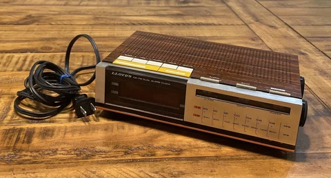 Vintage Lloyd's AM FM Radio Dual Alarm Clock J375 Wood Grain  READ DESCRIPTION Cover