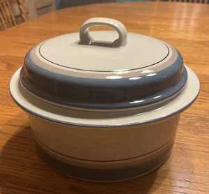 Arabia Finland Uhtua 9" Rimmed Vegetable Serving Bowl W/Lid Blue Stripe 2.5 Qt - Picture 1 of 3