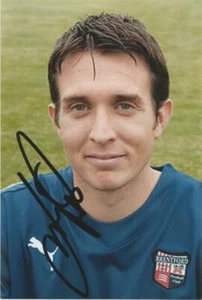 BRENTFORD: LEWIS PRICE SIGNED 6x4 PORTRAIT PHOTO + COA - Bild 1 von 1