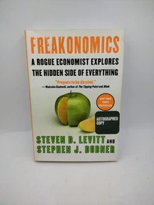 SIGNED Copy Of "Freakonomics" By Steven D. Levitt & Stephen Dubner H/C - Foto 1 di 4