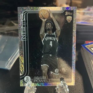 2025-26 Topps Basketball Drake Powell #222 Sandglitter RC - Picture 1 of 2