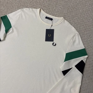 Fred Perry Langarm T-Shirt Oberteil Panelled Sleeve Ecru Grün Herren XL Neu mit Etikett - Bild 1 von 16