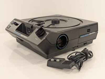 Kodak Carousel 4600 Slide Projector w/ remote, 102mm f2.8 lens  - works but read - Image 1 of 4