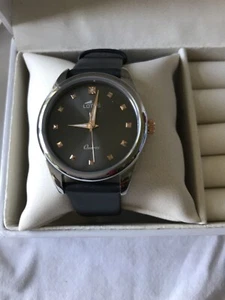 Lotus Quarz Damenuhr Modell L44 Grau mit Rosafarbenen Stundenanzeigen - Bild 1 von 3