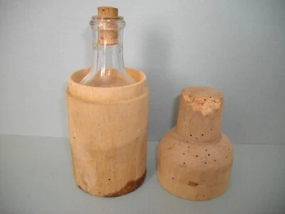 bouteille ancienne en verre blanc avec son étui en bois- Flacon à Pharmacie - Photo 1/4
