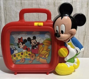 Vintage Arco Disney Topolino Treno ~ Musical & Wind-Up TV a scorrimento ~ Funziona! - Foto 1 di 7