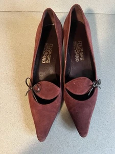 Zapatos de salón de gamuza de diseñador italiano SALVATORE FERRAGAMO talla 9,5 (40) 2A - Imagen 1 de 10