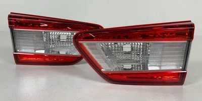 Par de luces traseras halógenas cromadas interiores derecha e izquierda Subaru Crosstrek 2018-2023 OE Foto 1 de 4