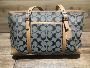 Borsa Coach Hamptons Signature piccola marrone chiaro L2J 6335 - Foto 1 di 12