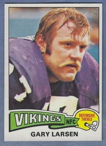 1975 Topps Football #26 Gary Larsen Rookie Card Vikings ExMt/NrMt - Picture 1 of 2