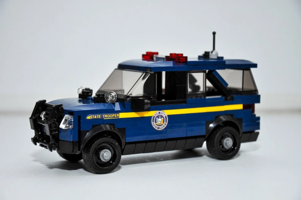 Camión Interceptor NYSP modelo State Trooper compatible construido con ladrillos LEGO® Foto 1 de 3