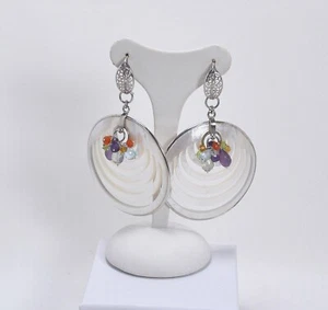 ORECCHINI IN ARGENTO 925 CON MADREPERLA INCISA E GOCCE COLORATE AGHT 0678 - Foto 1 di 3