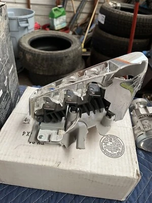 Luz antiniebla LED (izquierda/conductor) OEM 2015 2016 2017 Ford Expedition dañada para piezas Foto 1 de 4