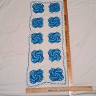 Foulard vintage fait main meuble crochet napperon 31" x 13" bleu/blanc