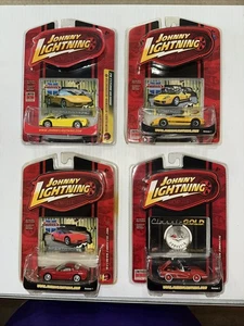 Johnny Lightning Modern Muscle Lote de 3 + Clásico Corvette Dorado 1:64 Nuevo - Imagen 1 de 5