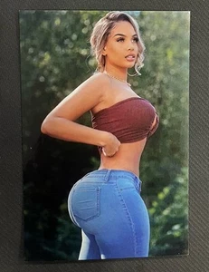 Photo Hot Sexy Beautiful Woman Tight Jeans Round Bottom 4x6 Picture - Picture 1 of 1