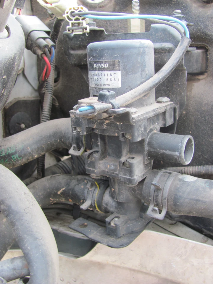 JAGUAR XJ8 XJR VANDEN PLAS 1998 1999 2000 2001 2002 2003 HEATER VALVE 13600-8651 - Image 1 of 2