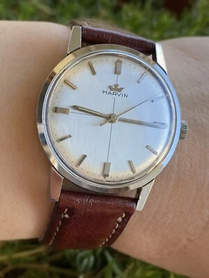 老式 MARVIN 防水手表 CAL.560 男式 33.5 毫米瑞士制造刚刚维修 — 第 1/4 张图片