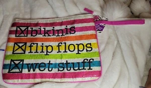 Neu mit Etikett 3C4G gestreifte Paillettentasche "Wet Stuff" $ 22,99 Bikinis-Flip-Flops-Wet Stuff Tasche - Bild 1 von 3