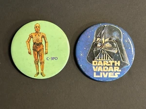Vintage 1977 Star Wars DARTH VADER LIVES and C-3PO Pin Buttons Badges Pinbacks - Bild 1 von 5