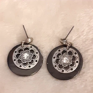 1" Bohemian medallion style earrings black silver tone rhinestones - Picture 1 of 2