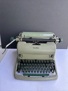 R.C. Allen Model 700 Vintage Typewriter – Green - Picture 1 of 18