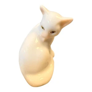 Vintage Herend Fine Porcelain Miniature Grooming White Cat Figurine Hungary 1.5" - Picture 1 of 6