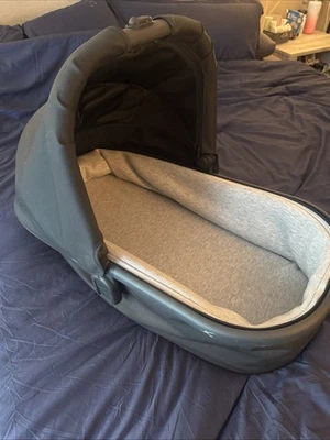 UPPAbaby Bassinet V3 in Jake - Compatible with Vista, Cruz, Ridge Strollers - Image 1 of 4