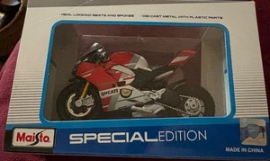 Maisto 1:18 Ducati Panigale V4 S CORSE Motorcycle Bike Die Cast Model New In Box - Picture 1 of 4