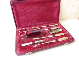 Vintage Cased Eight Piece Manicure Set 1960's Leatherette Tabs - Picture 1 of 9