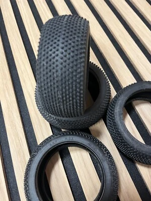 Kyosho Inferno 1:8 Reifen fein 90er Vintage - Bild 1 von 2