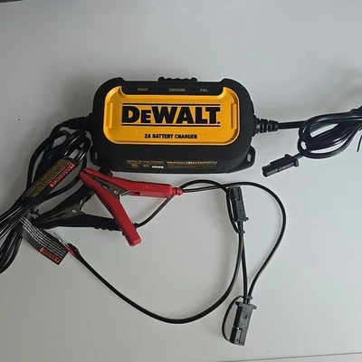 Cargador y mantenedor de batería automotriz profesional DeWalt DXAEC2 2 amperios -... Foto 1 de 4