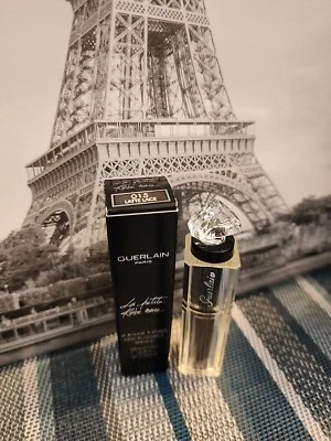 Guerlain La Petite Robe Noire Labial Brillante 015 encaje con leche  Foto 1 de 3