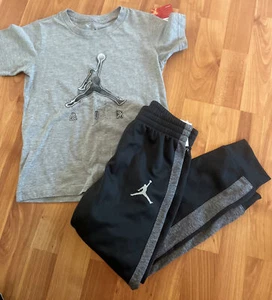 NIKE AIR JORDAN Boy's AIR JORDAN T-Shirt and DRI-FIT Joggers Outfit Blk GrayNWT - Picture 1 of 9