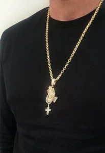 9ct Gold XP "Praying Hands" Pendant On 6mm Patterned Belcher Chain - Picture 1 of 6