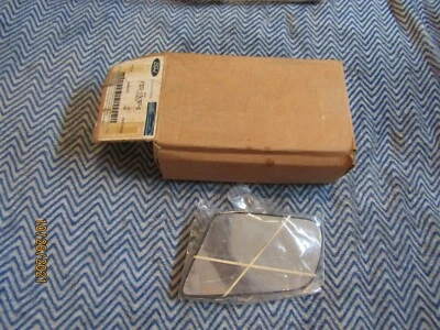 NEW NOS 1990 - 1993 FORD MUSTANG DRIVERS SIDE OUTSIDE MIRROR REPLACEMENT GLASS - Image 1 of 3