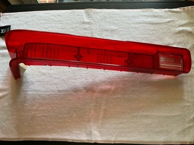 Lente traseira esquerda 1972 Pontiac GTO Lemans GM 5963153 - Imagem 1 de 4