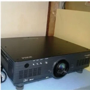 Panasonic Th-Dw5000 Projector 4500 Lumens High Brightness Lcd Tested Home - Picture 1 of 3