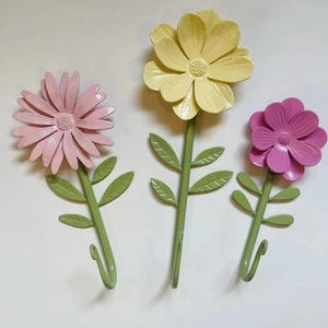 3 Pottery Barn Kinder emailliert Metall Blume Wand Haken Aufhänger Schlafzimmer Deko - Bild 1 von 10