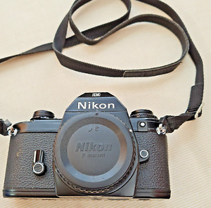 Kamera SLR Nikon EM Body Gehäuse Kamera Spiegelreflexkamera				sehr schön