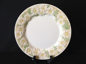 Metlox Poppytrail Vernon Sculptured Daisy One (1) Dinner Plate California USA - Picture 1 of 15