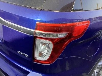 Used Right Tail Light Assembly fits: 2014 Ford Explorer w/o police package red l Foto 1 de 4