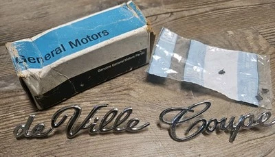 Cadillac 1965 1966 1967 1968 1969 cupé Deville cuarto emblema nuevo de lote original GM OEM Foto 1 de 4