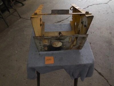 Cub Cadet 1000 1200 1250 1650 1450 Tractor Dash Pedestal IH-61518-C3 - Image 1 of 4